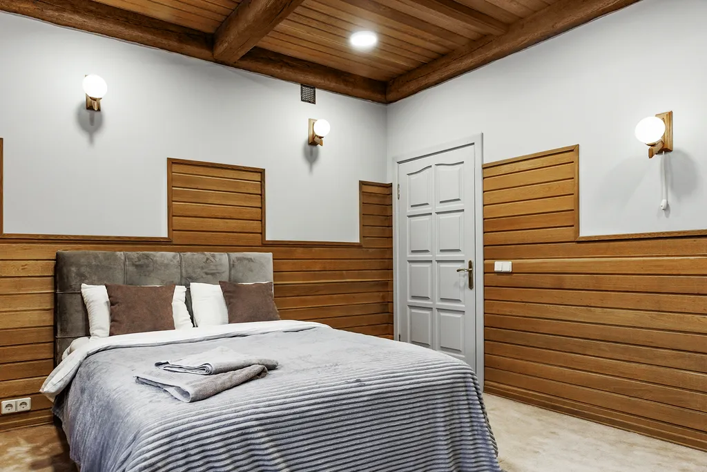 Современный дом с бассейном и сауной для большой компании