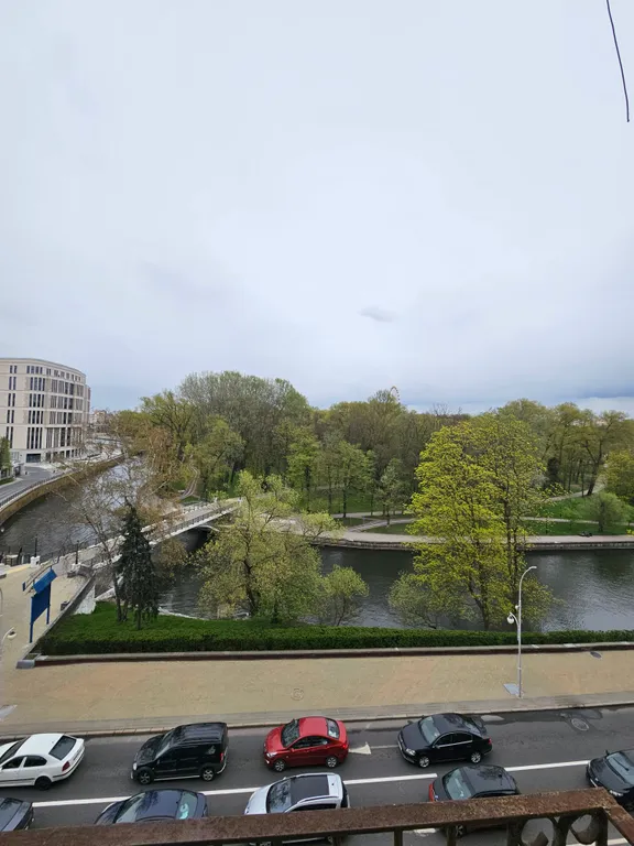 Квартира Просторные стандартные апартаменты с видом на парк и реку в центре — Минск