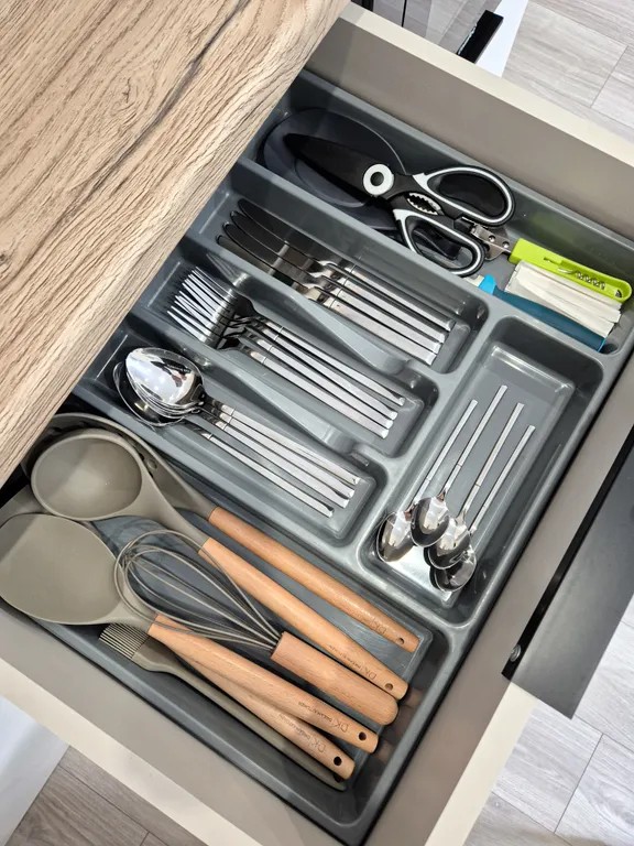 Студия с видом на лес и горы