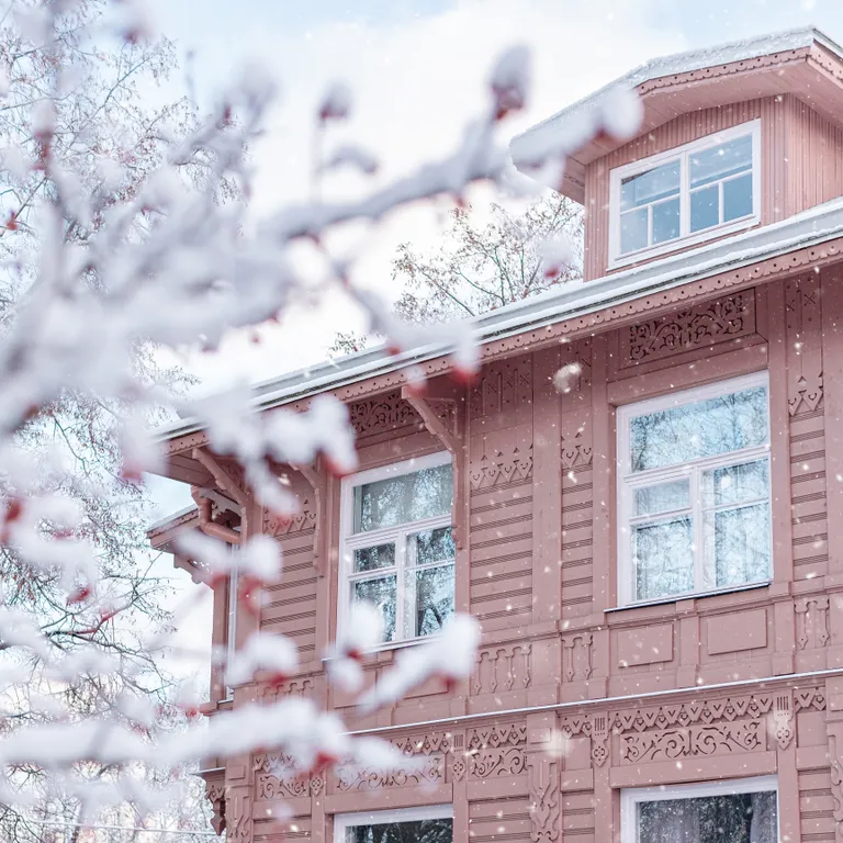 Уютная студия на мансарде, клуб Дача