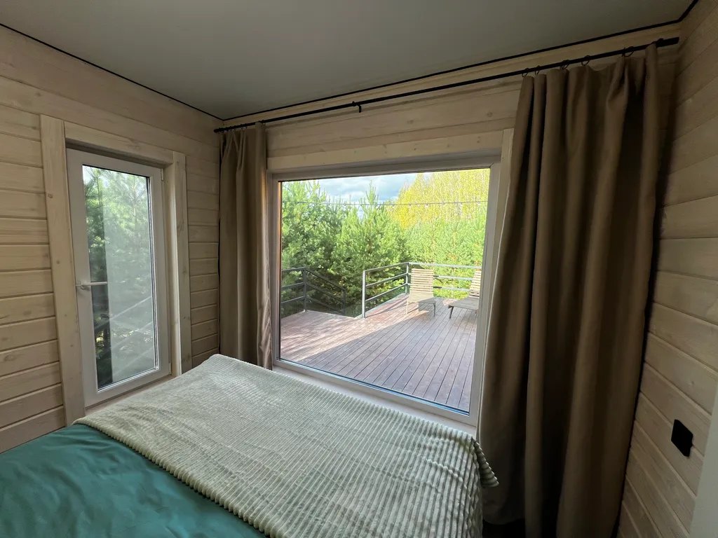 Уютный домик в сосновом лесу