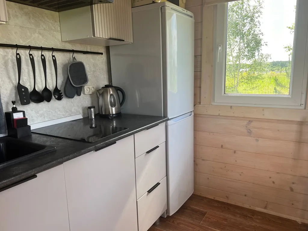 Коттедж Уютный домик на большом участке у озера — Никулино