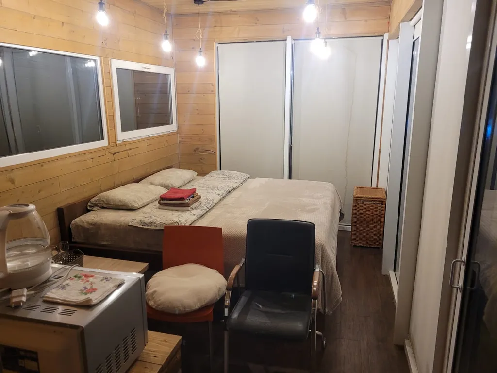 Домик у снежных вершин