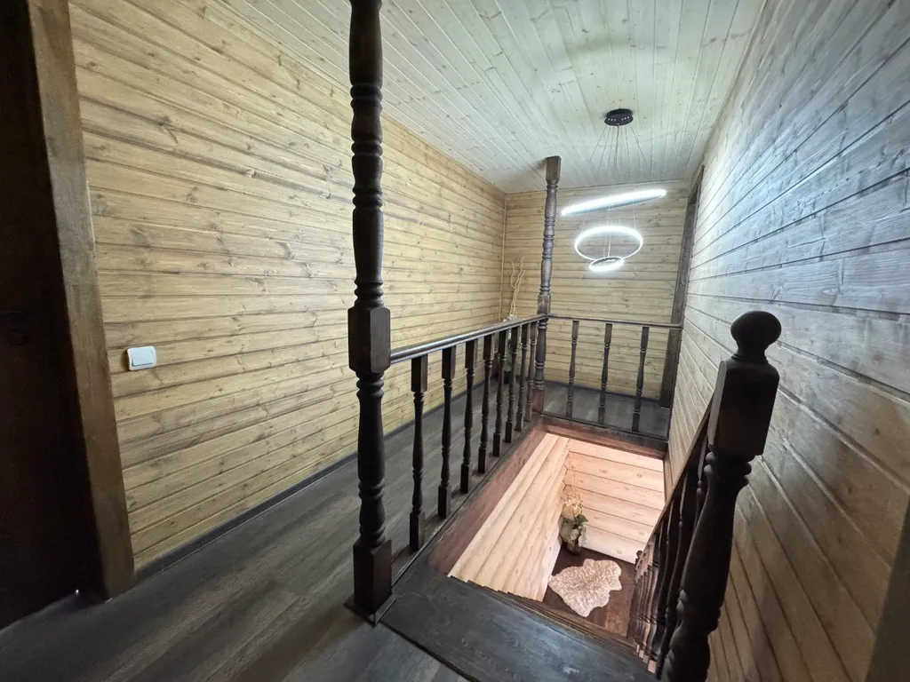 Дом с прудом