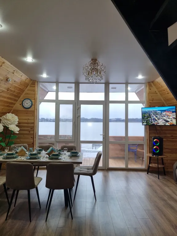 Новый дом у озера с прекрасными видами