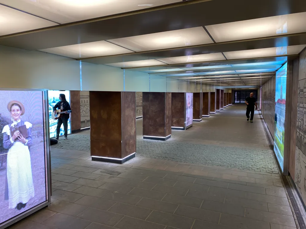 Студия возле музея оружия Шлем