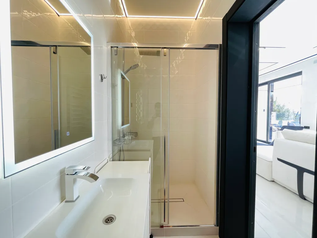 Вилла с бассейном и баней