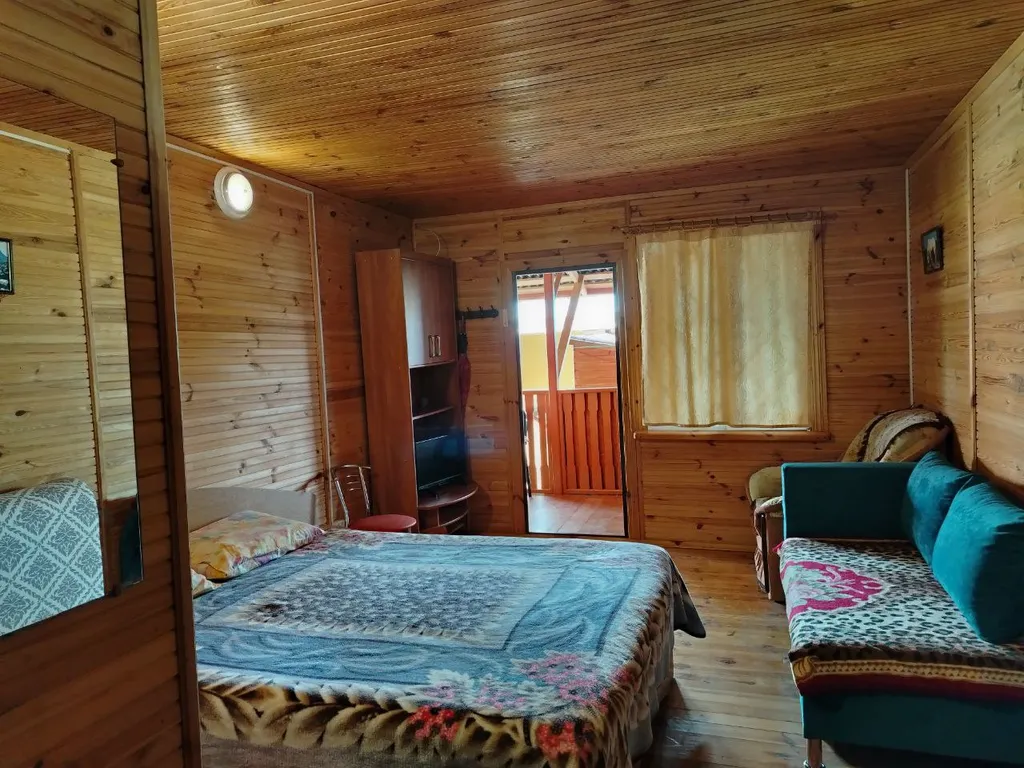 Экологичный деревянный коттедж в можжевеловой роще