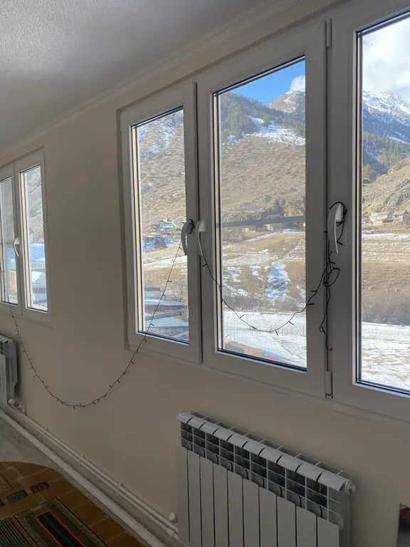 У подножья горы Ирикчат и реки светлая, уютная, просторная квартира