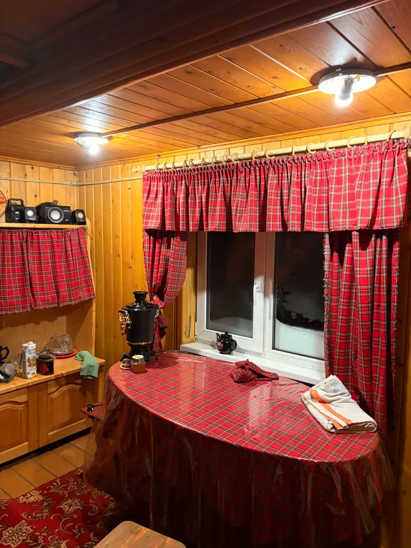 Домик в лесу с баней