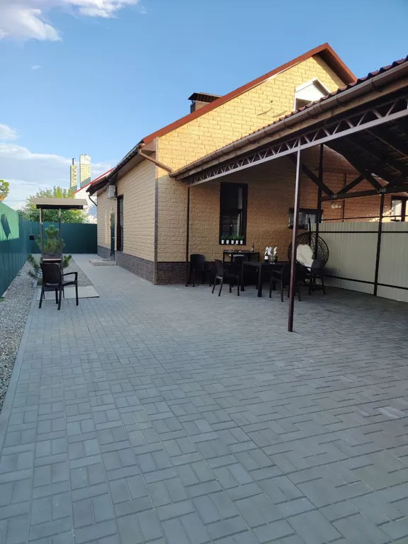 Дом в центре города рядом с набережной