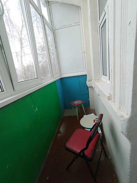 Светлая квартира, с темной зоной отдыха, на центральной улице