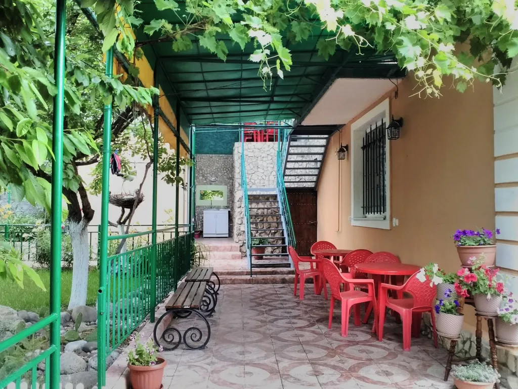 Двухкомнатный домик в частном домовладении