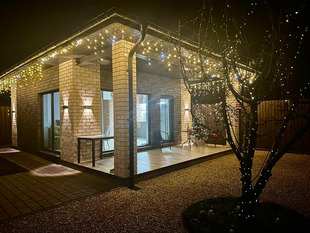 Дом с панорамными окнами в 15 минутах от центра города