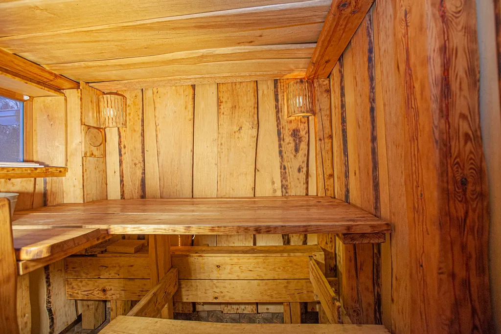 Коттедж Большой дом с террасой, баней на дровах и чаном в лесу на берегу реки — Старово