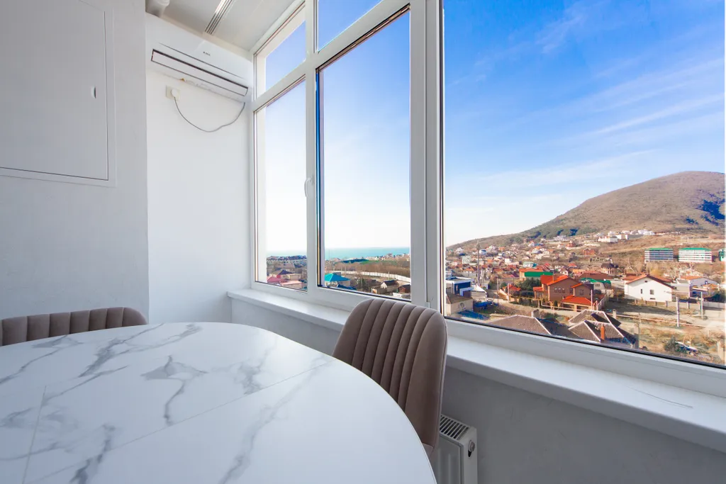 С красивым видом на горы и море