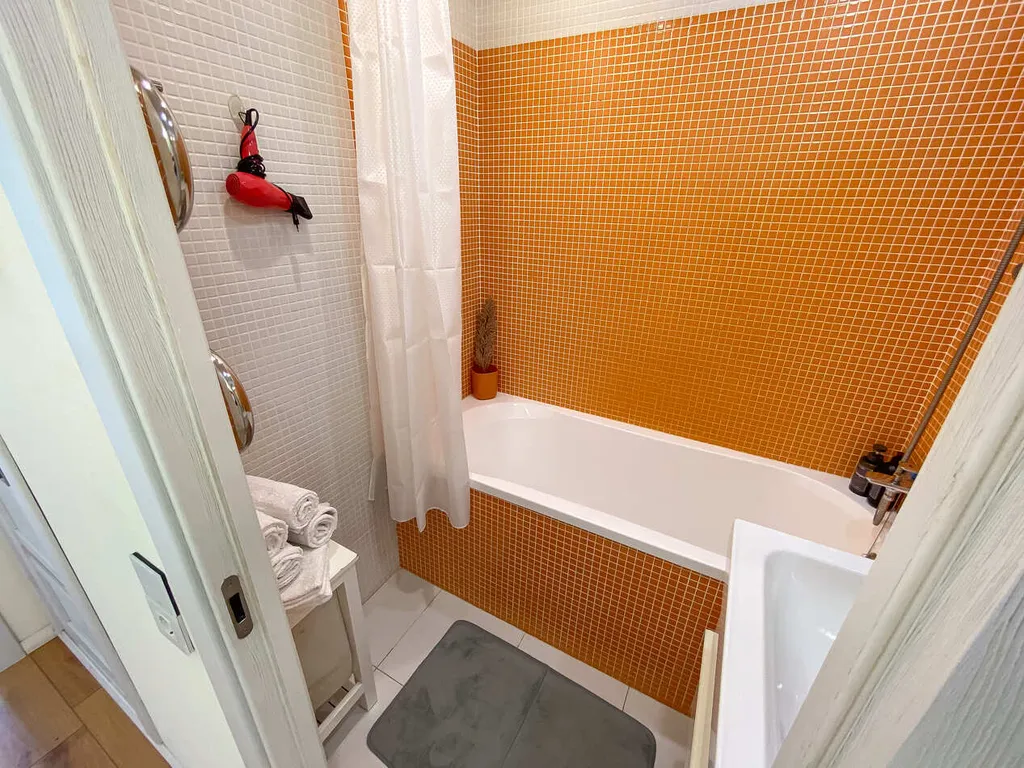 Просторная двушка с тёплой лоджией рядом с Александровским парком