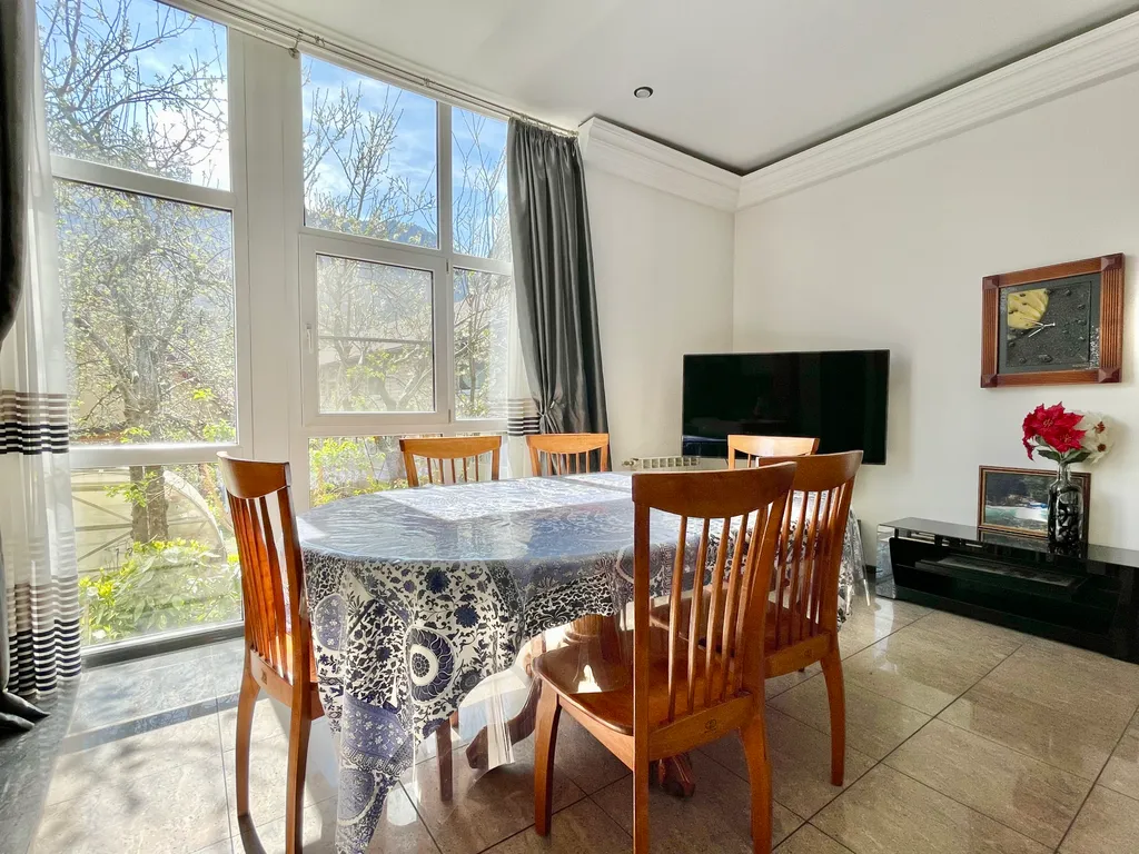 Коттедж в центре Красной Поляны с видом на горы