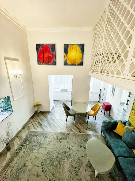 Уникальный апартамент в старинном особняке Anna Stevar