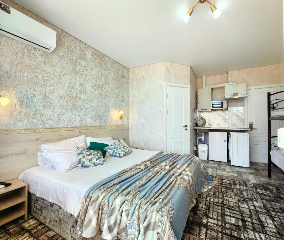 Квартира Квартира Студия с отоплением, кухней, стиралкой, балконом, парковкой, беседкой — Судак