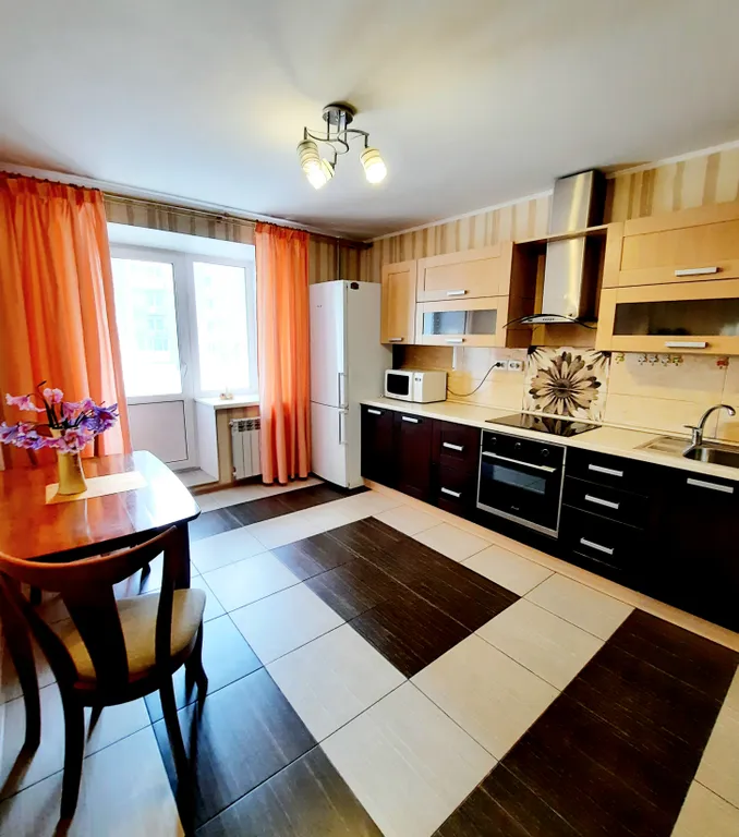 Apartlux Зефир 2-комнатная просторная квартира на С.Разина