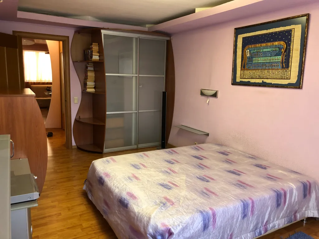 Spacious central 3-room apartment