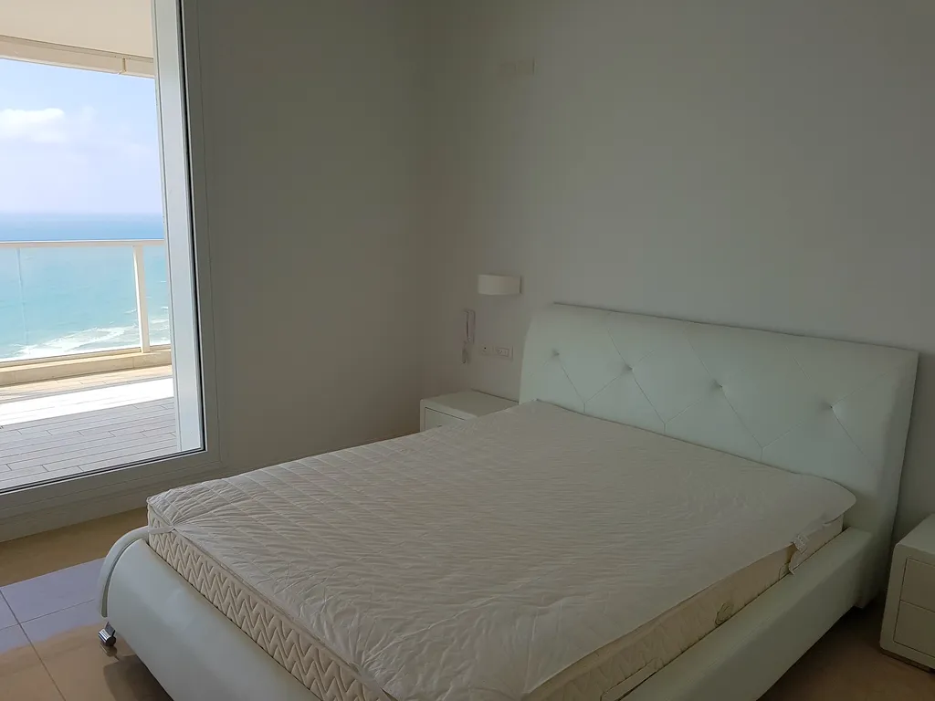 Пентхаус на берегу моря