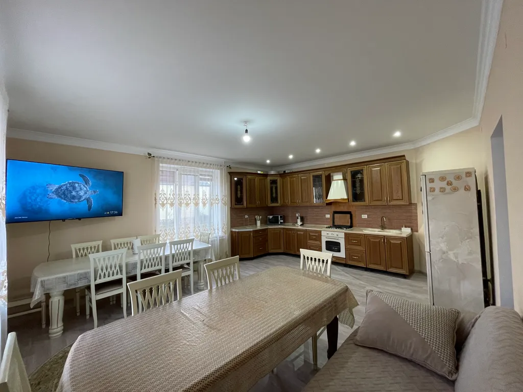 Трехместный номер с видом на горы