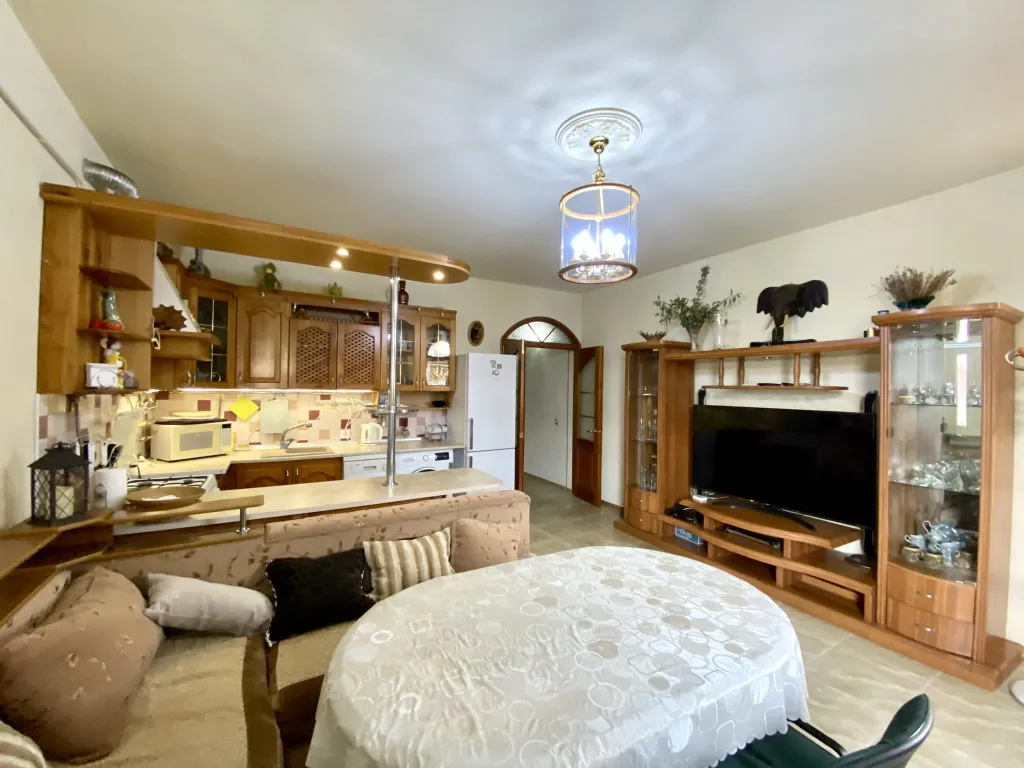 Дом в центре с видом на море