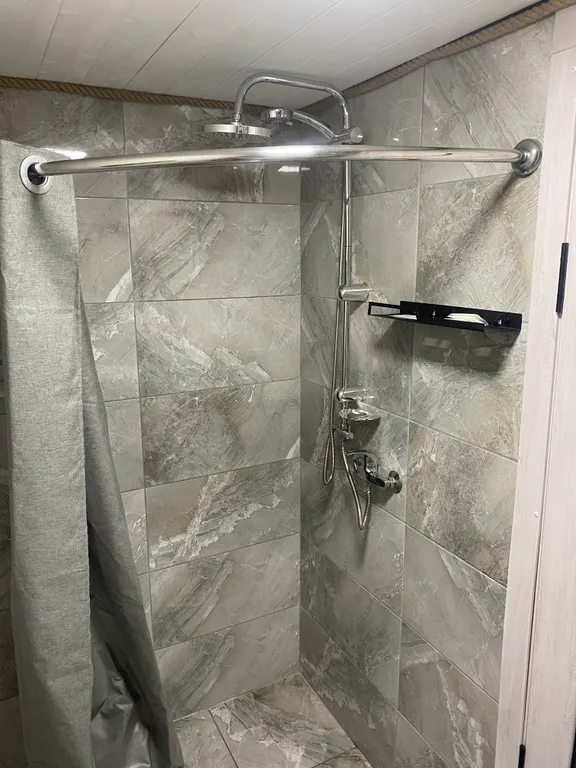 Афрейм на опушке леса с бассейном