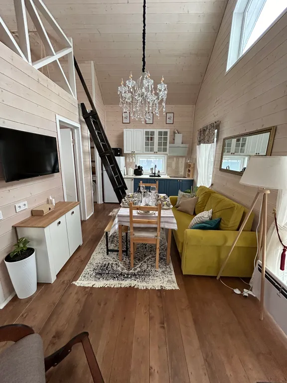 Голландский домик у леса