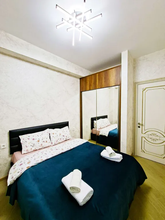 Двухкомнатная квартира в центре Тбилиси с балконом