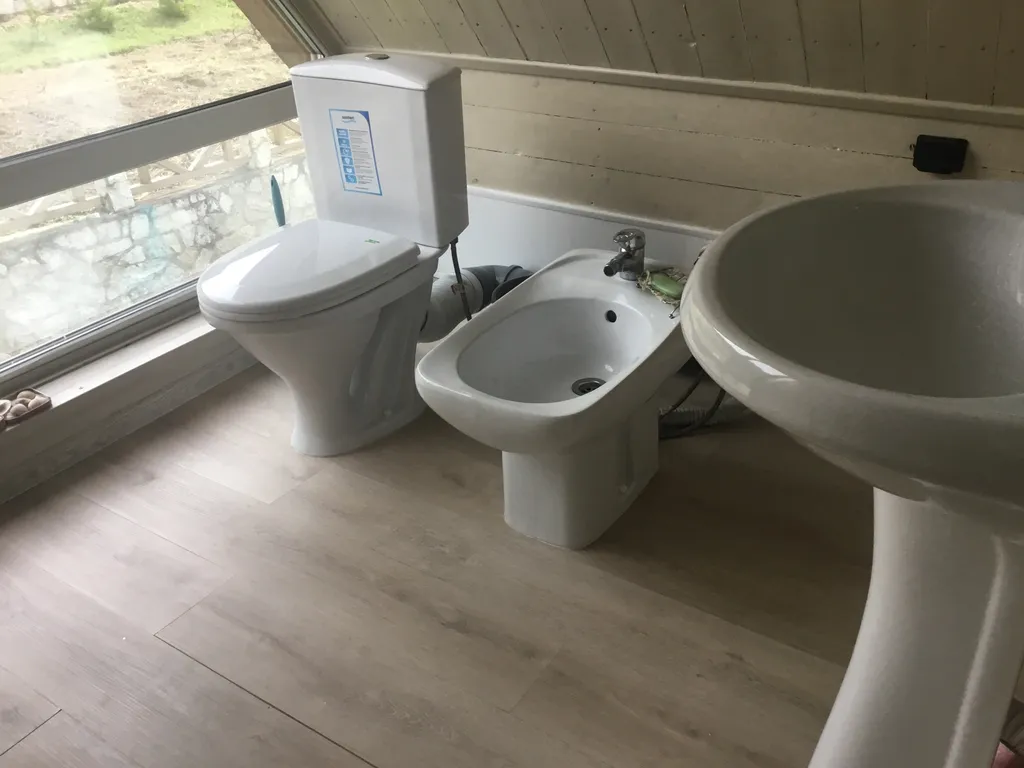 Эко-дом шале с камином на краю леса с видом на горную местность