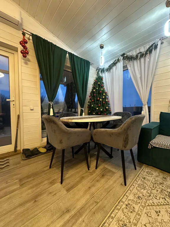 Домик у реки: банный чан, костёр, беседка с мангалом