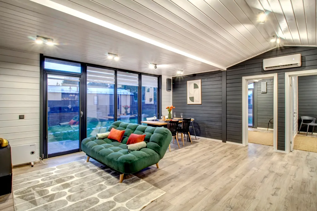 Уютный домик с видом на лес