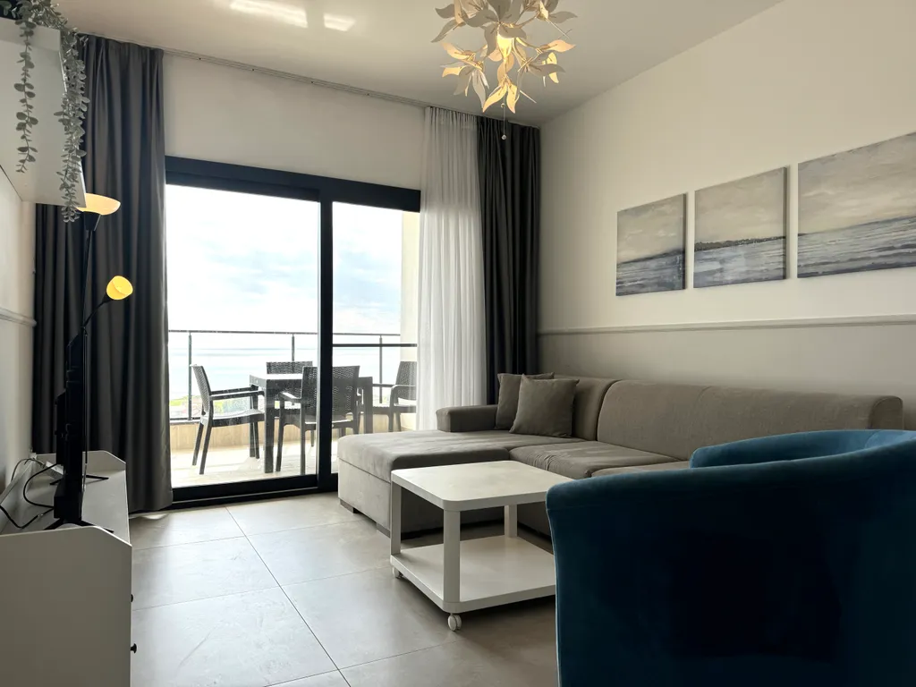 Стильные апартаменты с видом на море