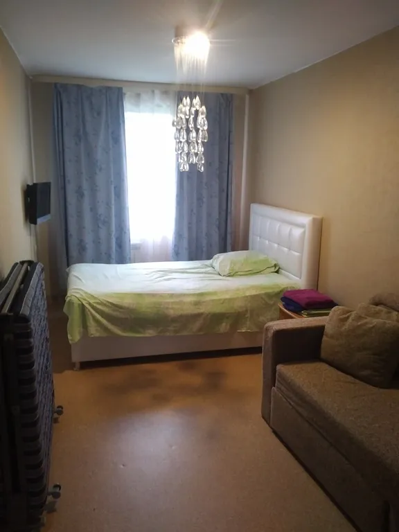 Гора через дорогу