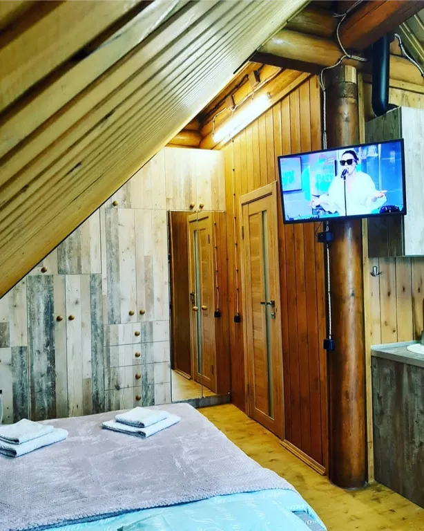 Квартира Мансардная квартира-студия в доме из сруба — Севастополь