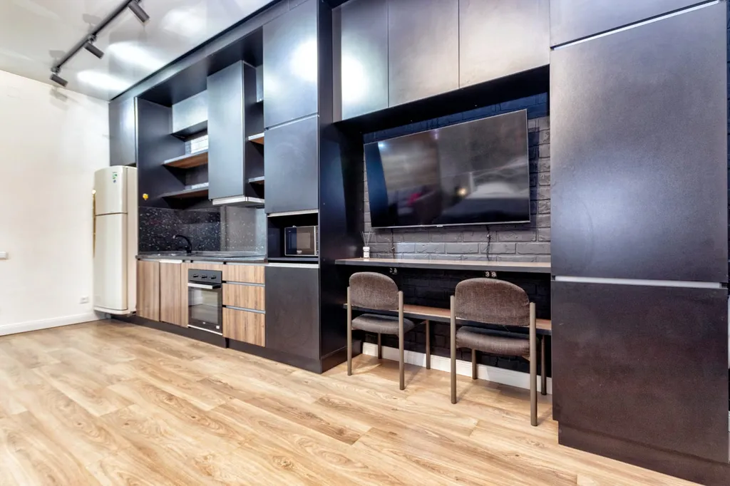 Благоустроенная студия с дизайнерским ремонтом