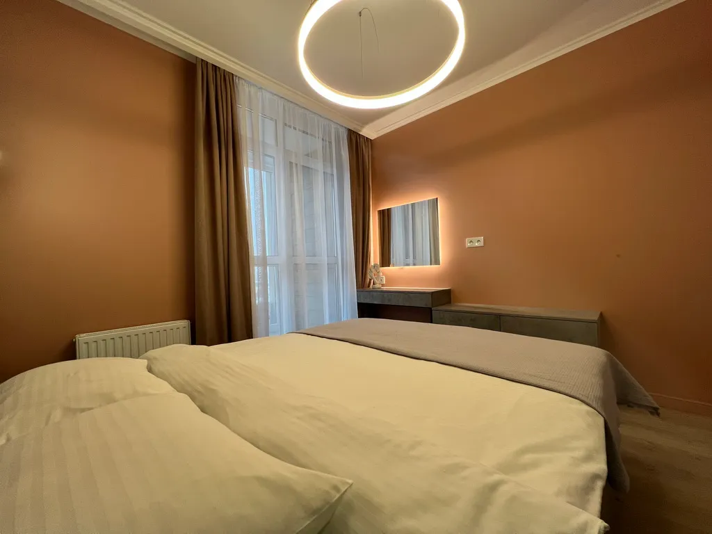 Потрясающий вид с 21 этажа в новой дизайнерской квартире в центре