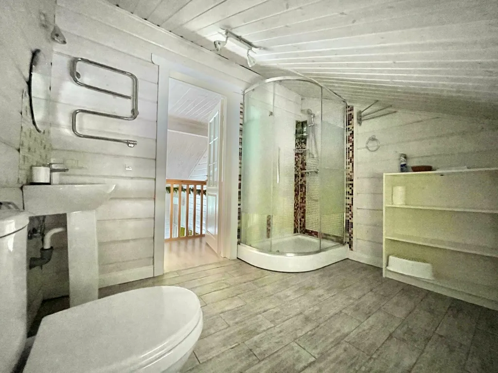 Коттедж с 6 спальнями, сауной и камином