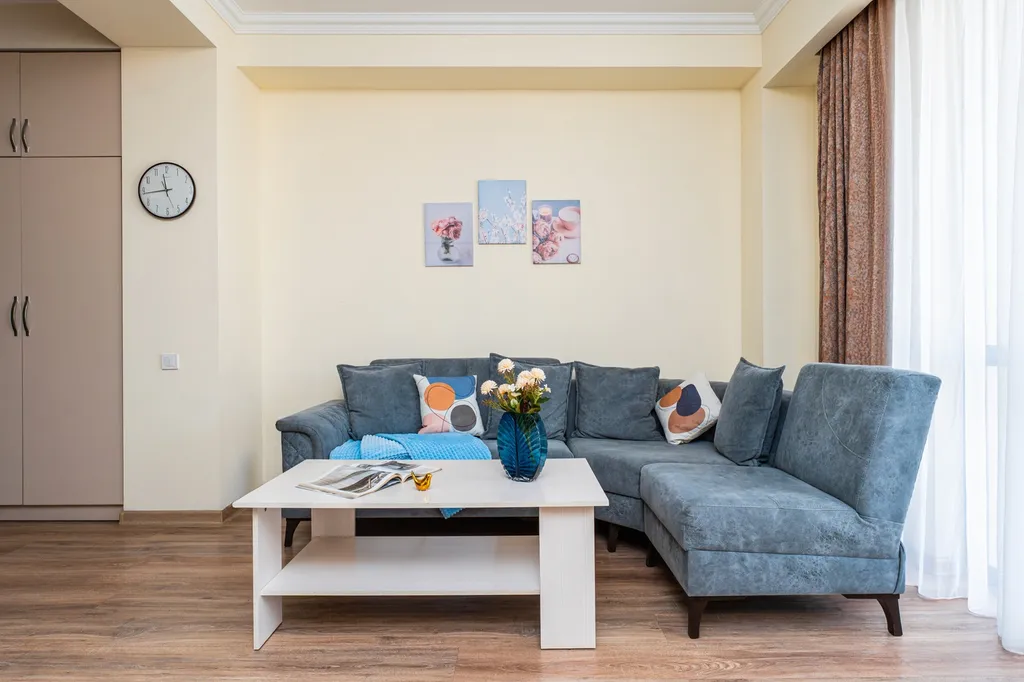 Квартира с витражными окнами в центре