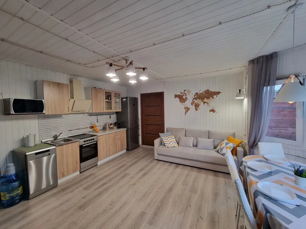 Коттедж Уютный загородный дом с большой гостиной — Стеклянный