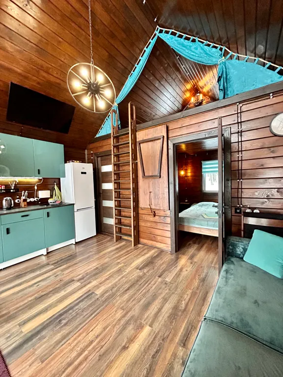 Уютный дом на берегу озера