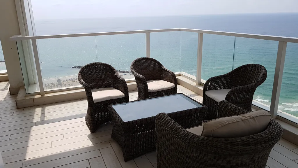Пентхаус на берегу моря