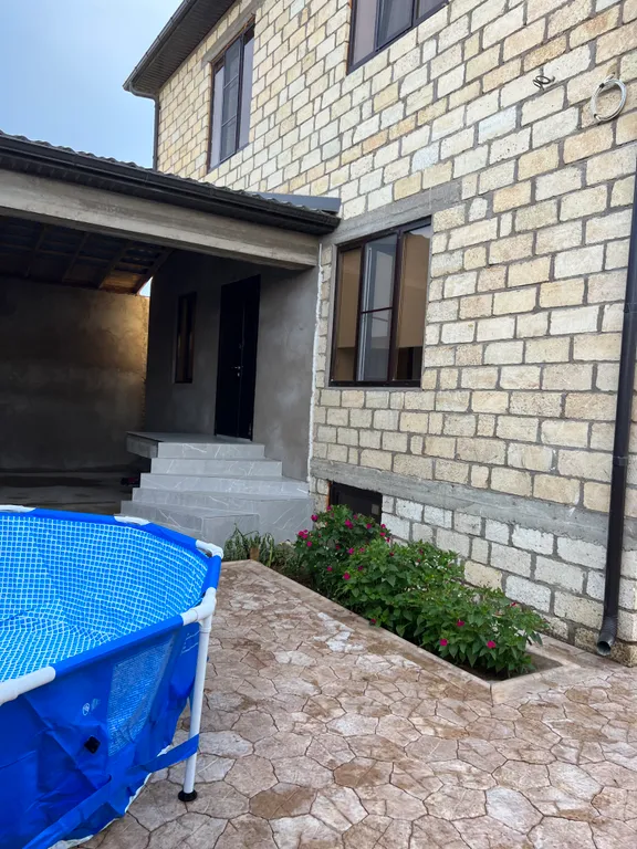 У берега моря новая уютная дача