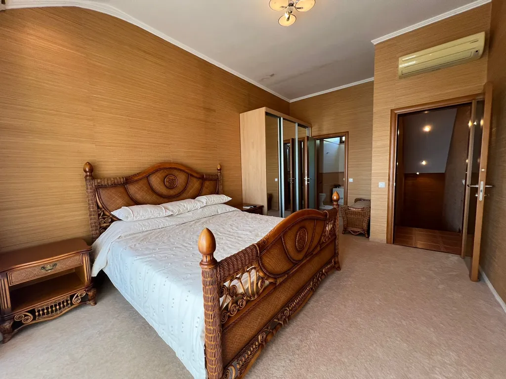 Видовые 3-комнатные апартаменты возле пляжа