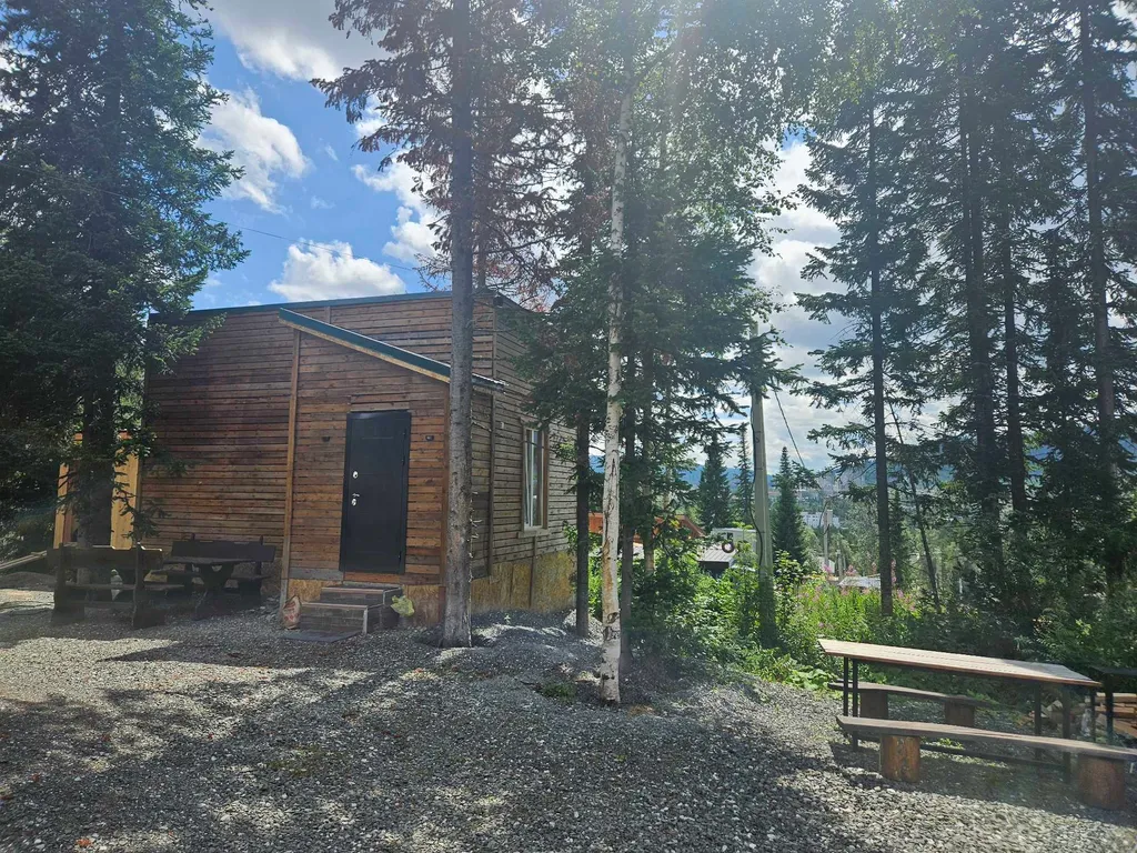 Коттедж Дом в живописнейшем месте в окружении кедровых и пихтовых деревьев — Шерегеш