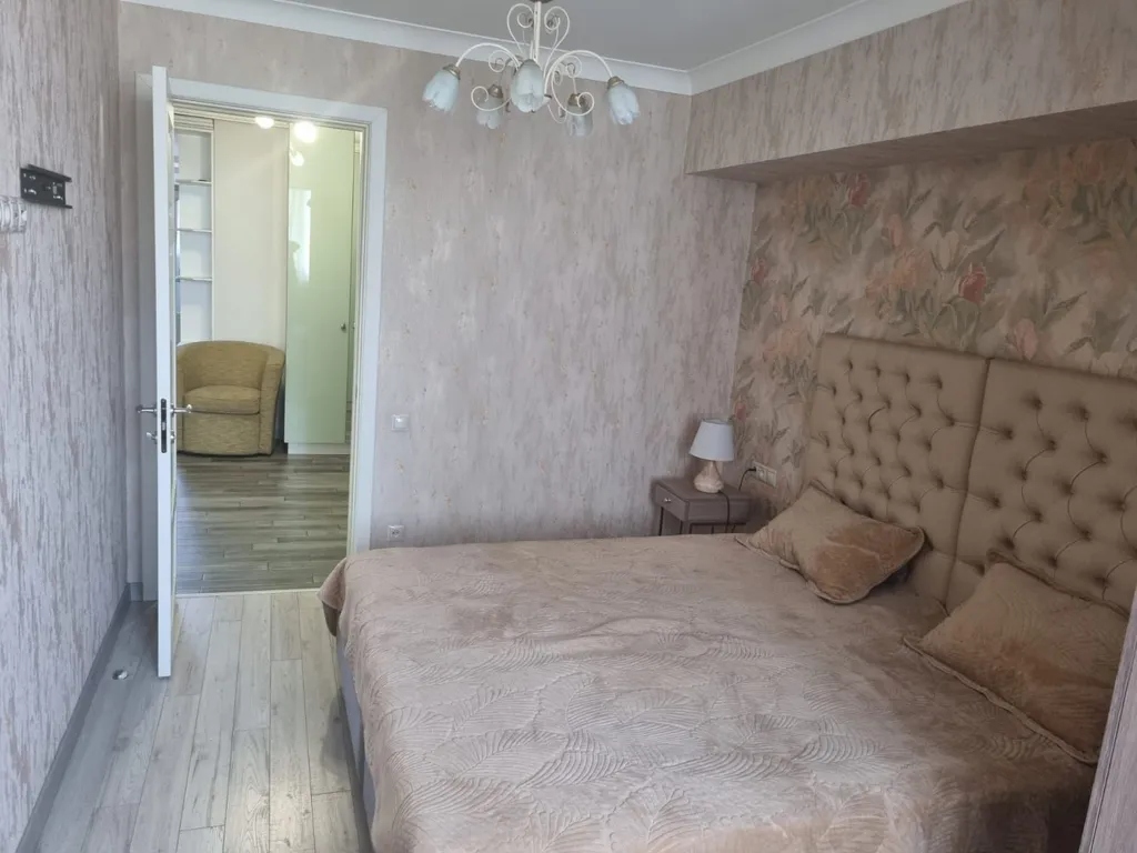 Просторная красивая трёхкомнатная квартира в самом центре города