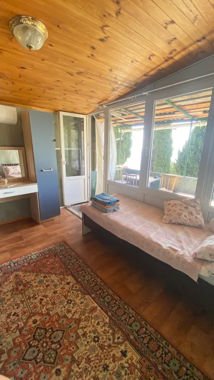 Студия с балконом с видом на море и горы